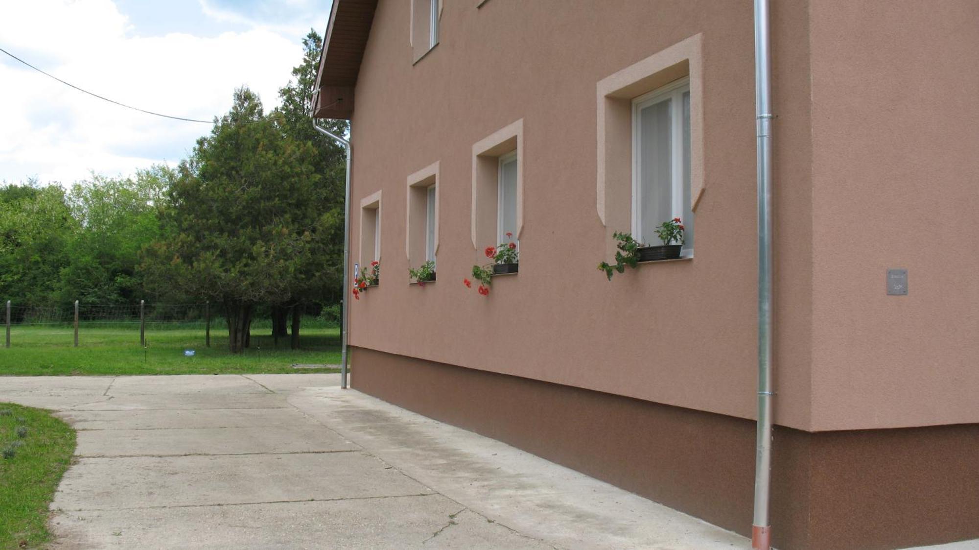 Izisz Apartman Matraterenye Екстериор снимка