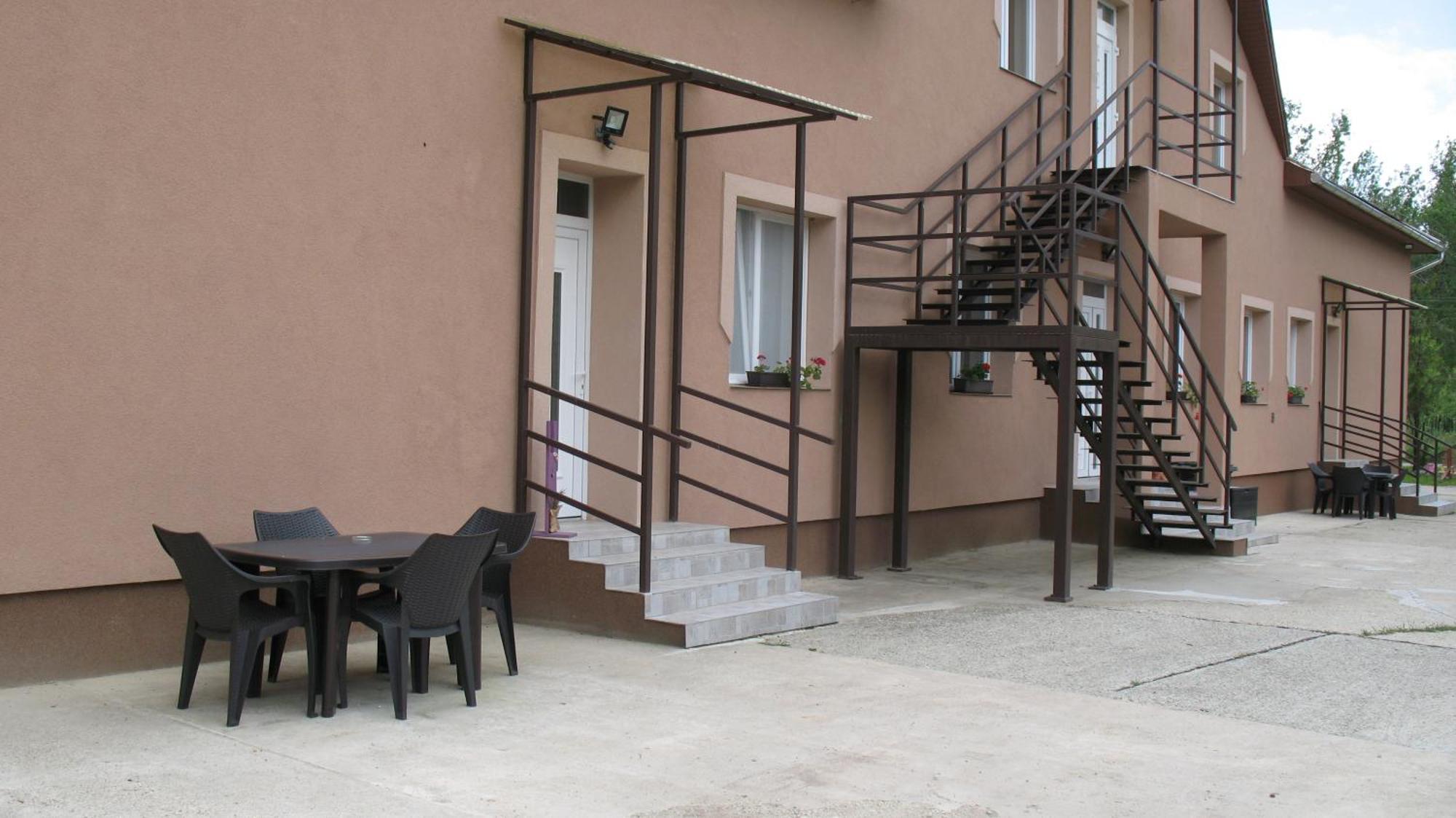 Izisz Apartman Matraterenye Екстериор снимка