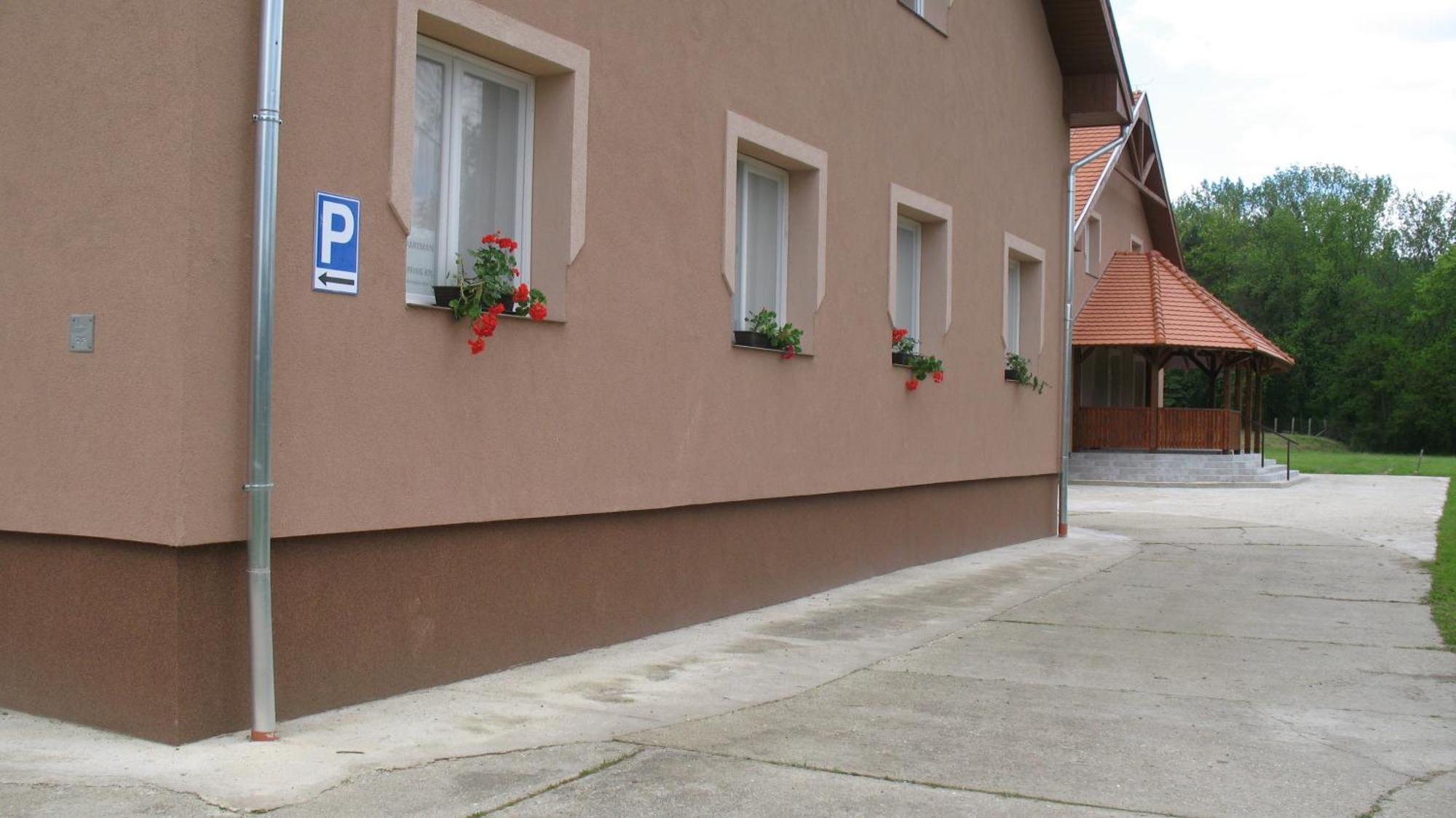 Izisz Apartman Matraterenye Екстериор снимка