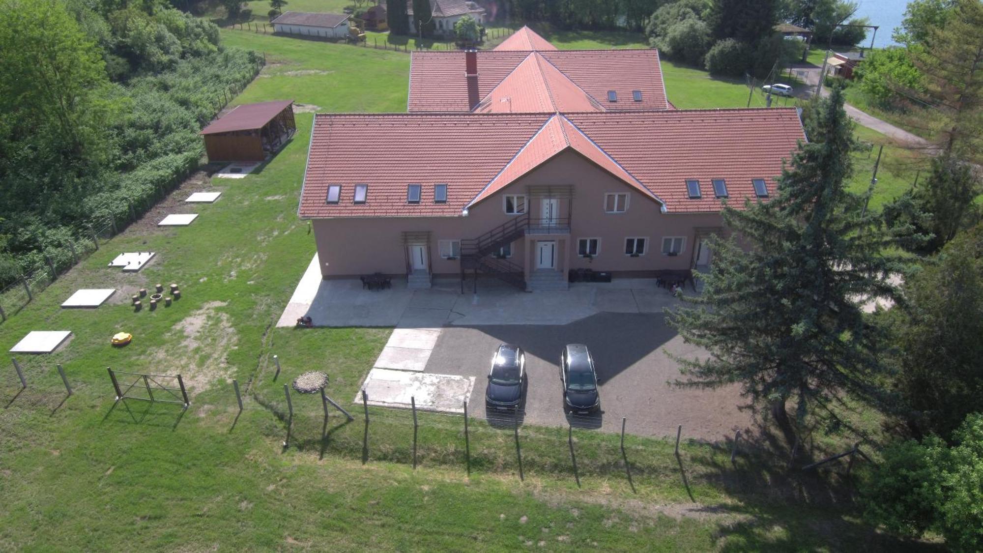 Izisz Apartman Matraterenye Екстериор снимка