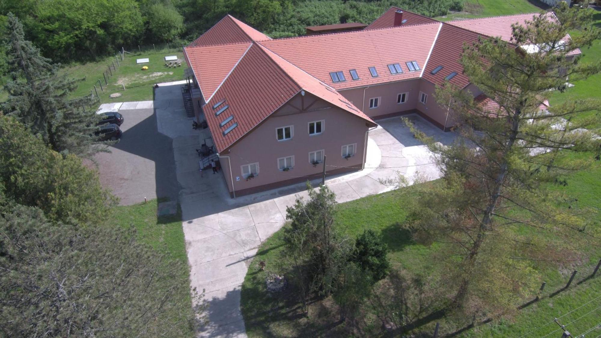 Izisz Apartman Matraterenye Екстериор снимка
